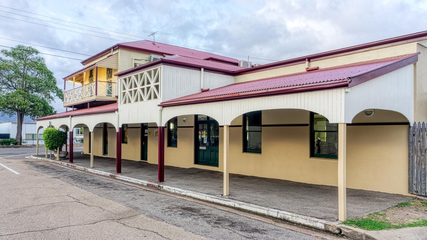 West End Hotel, experienced commercial painters and exterior painting and lead paint removal and restoration by DHPainting